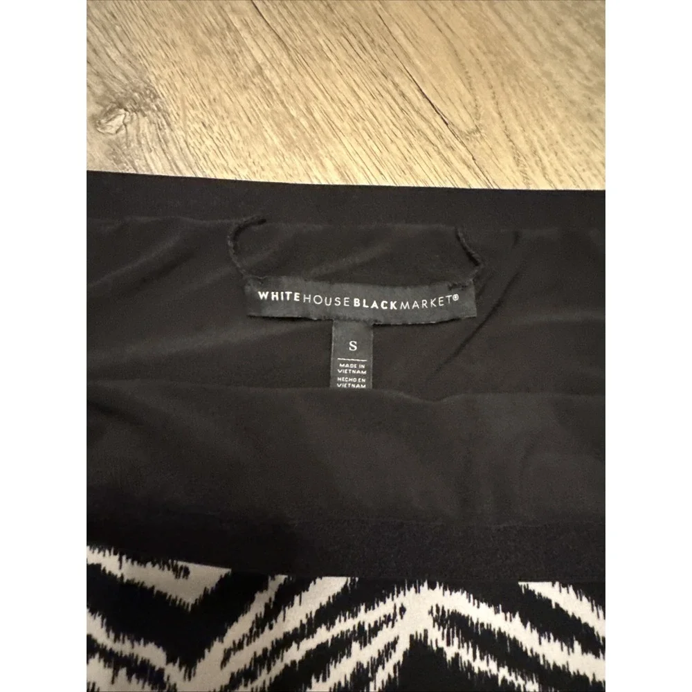 White House Black‎ Market Stretchy Black White Skirt size Small